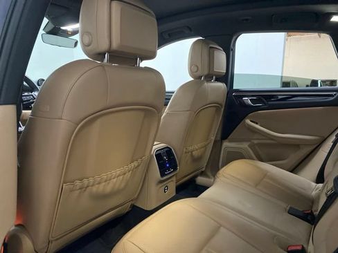 Used 2023 Porsche Macan Turbo AWD/4WD image 71