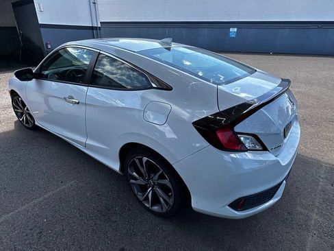 Used 2019 Honda Civic Touring image 18