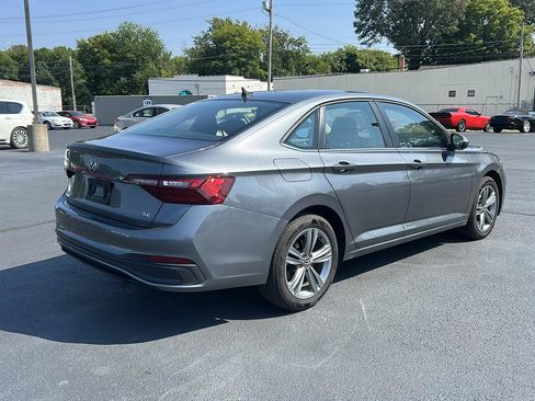 Used 2024 Volkswagen Jetta SE FWD image 5