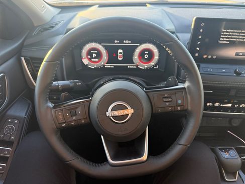 Used 2024 Nissan Rogue Platinum w/ Platinum Premium Package image 12