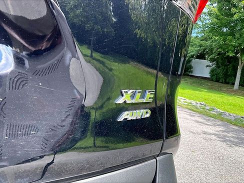 Used 2022 Toyota RAV4 XLE Premium AWD/4WD image 29