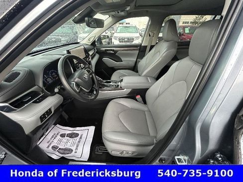 Used 2024 Toyota Highlander Limited AWD/4WD image 15