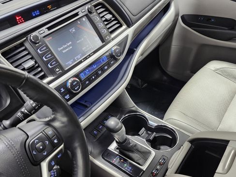 Used 2018 Toyota Highlander Limited Platinum image 32