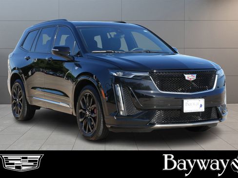 Used 2025 Cadillac XT6 Sport w/ Technology Package AWD/4WD image 3