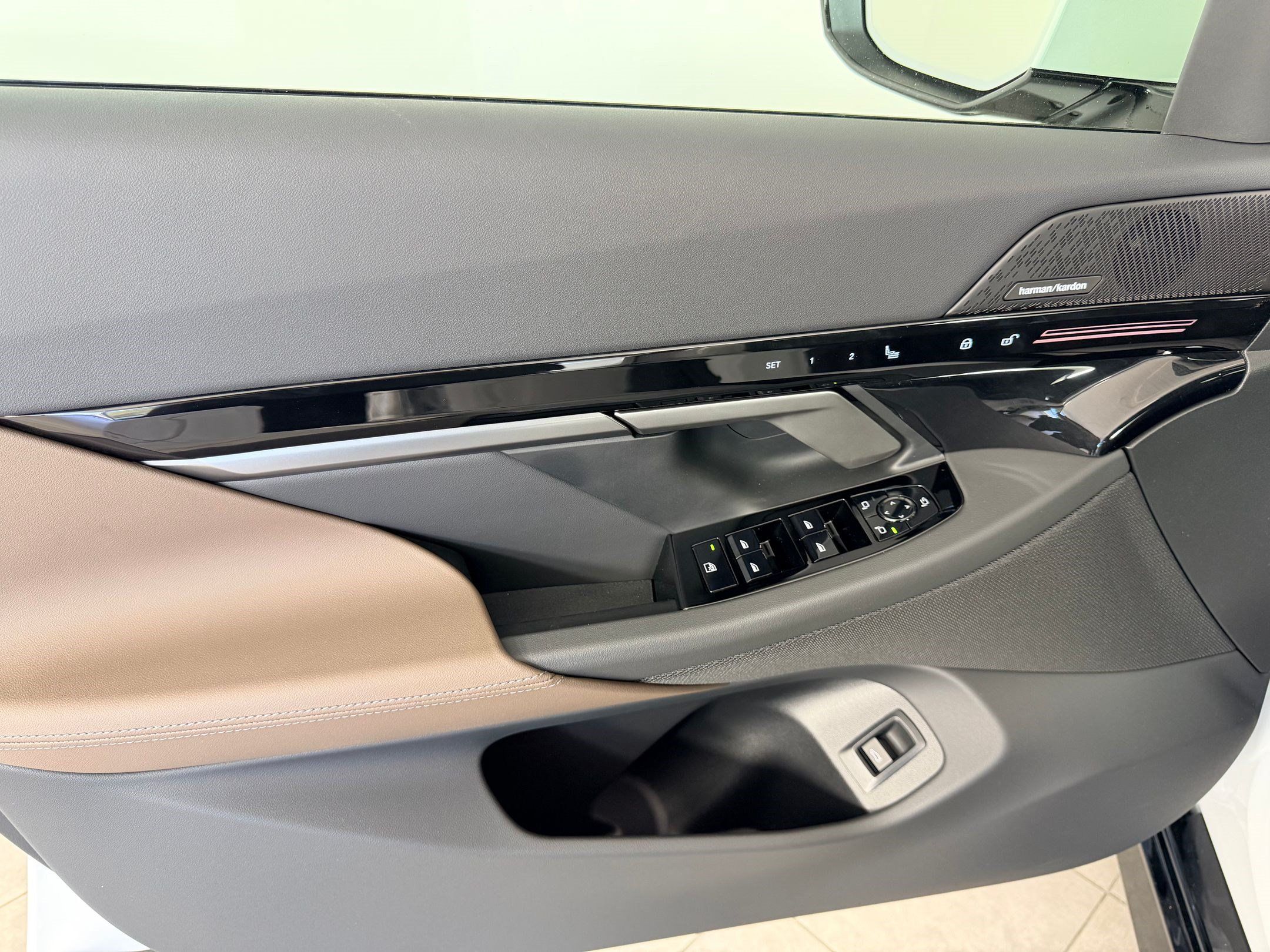 Used 2026 BMW 530i w/ M Sport Package RWD image 12