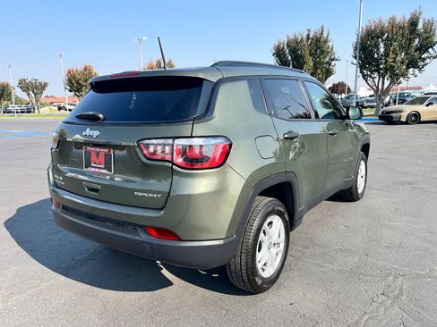 Used 2018 Jeep Compass Sport AWD/4WD image 3