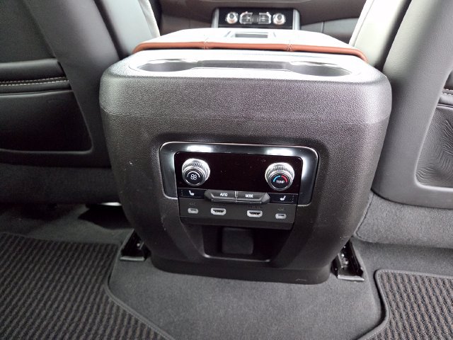 Used 2024 GMC Yukon Denali Ultimate AWD/4WD image 29