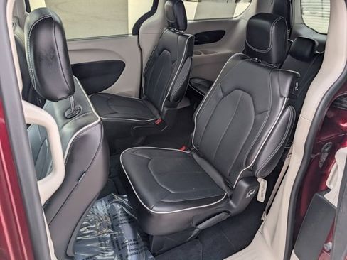 Used 2023 Chrysler Pacifica Limited image 20