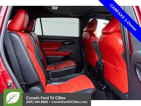 Used 2024 Toyota Highlander XSE image 18