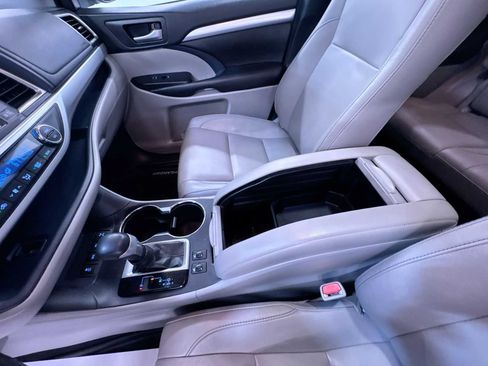 Used 2018 Toyota Highlander XLE w/ Protection Package #3 AWD/4WD image 30