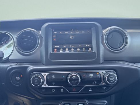 Used 2023 Jeep Gladiator Sport AWD/4WD image 14