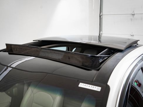 Used 2019 Kia Cadenza Technology image 14