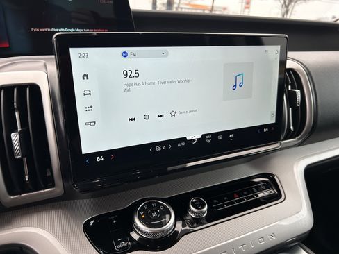 Used 2025 Ford Expedition Active image 16