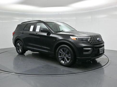 Certified 2022 Ford Explorer XLT w/ Equipment Group 202A image 29