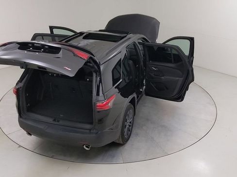 Used 2023 Chevrolet Traverse RS image 53