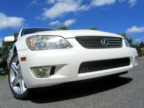 Used 2001 Lexus IS 300 image 1