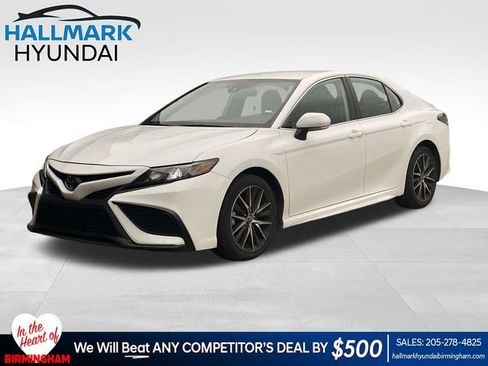 Used 2024 Toyota Camry SE image 1