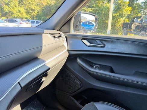 New 2025 Jeep Grand Cherokee Altitude image 25