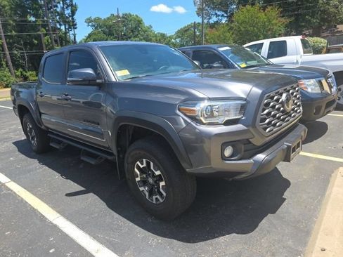Used 2020 Toyota Tacoma TRD Off-Road w/ Technology Package AWD/4WD image 3