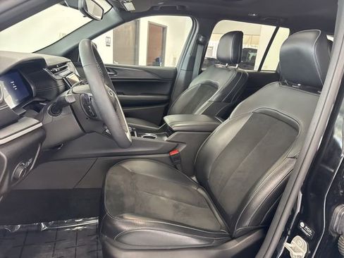 Used 2024 Jeep Grand Cherokee Altitude AWD/4WD image 18