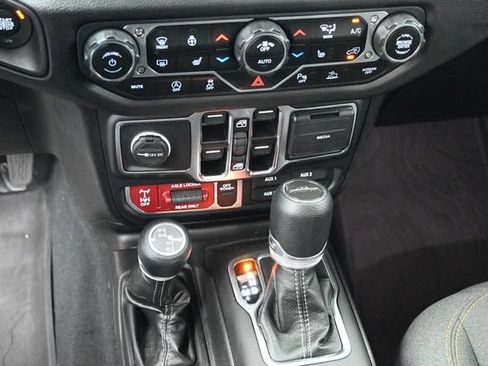 Used 2024 Jeep Gladiator Sport AWD/4WD image 11