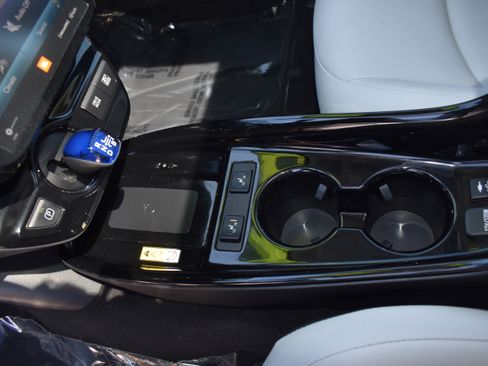 Used 2022 Toyota Prius Limited w/ Premium Convenience Package FWD image 21