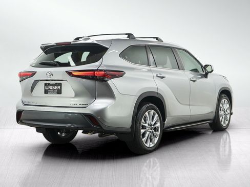 Used 2025 Toyota Highlander Limited AWD/4WD image 5