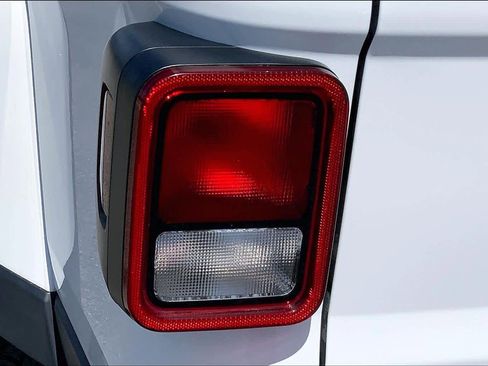 Used 2023 Jeep Gladiator Sport AWD/4WD image 28