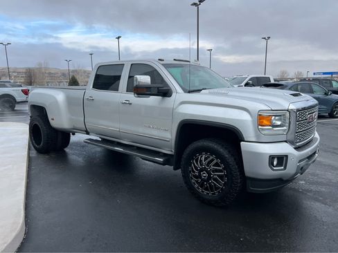Used 2019 GMC Sierra 3500 Denali w/ Duramax Plus Package image 5