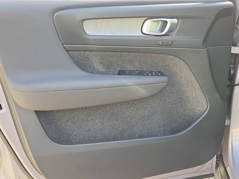 Certified 2026 Volvo XC40 B4 Core FWD image 28