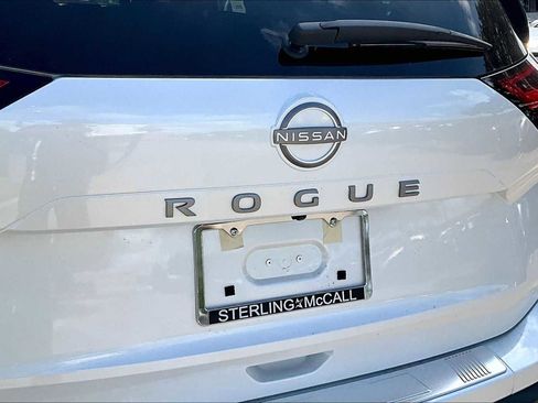 Certified 2025 Nissan Rogue SV FWD image 8