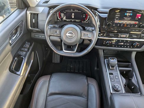 Used 2025 Nissan Pathfinder Platinum w/ Cargo Package AWD/4WD image 17