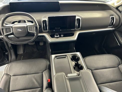 Used 2025 Ford Expedition Max Platinum w/ Driver's Package AWD/4WD image 11