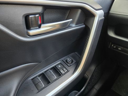 Used 2022 Toyota RAV4 XLE image 21