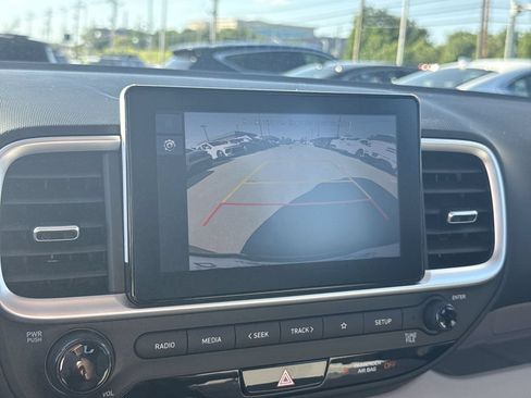Used 2023 Hyundai Venue SEL FWD image 19