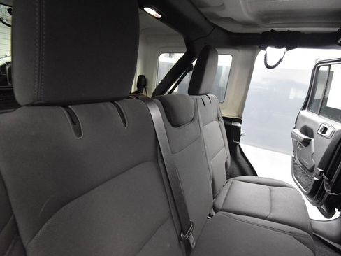 Used 2022 Jeep Wrangler Unlimited Sport image 17