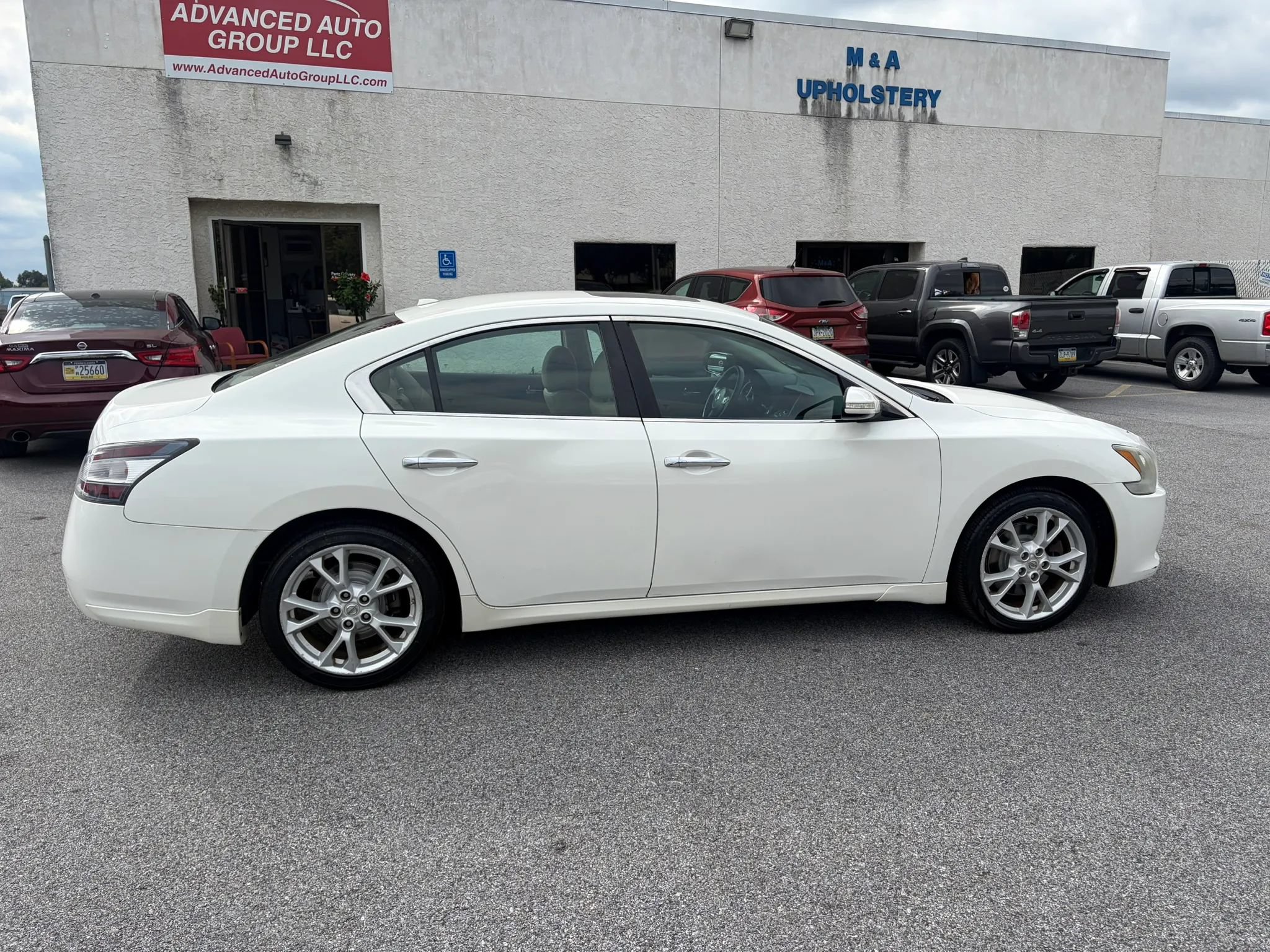 Used 2012 Nissan Maxima 3.5 SV w/ Cold Pkg FWD image 3