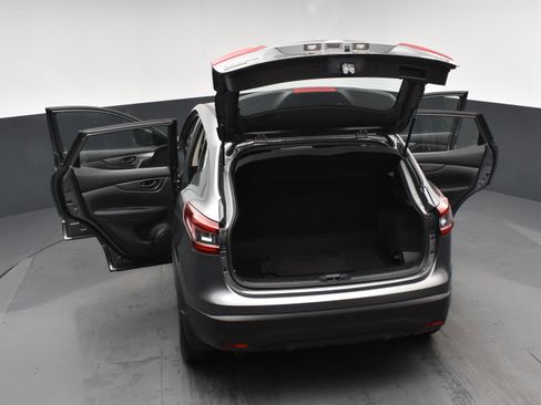 Used 2020 Nissan Rogue Sport S image 24