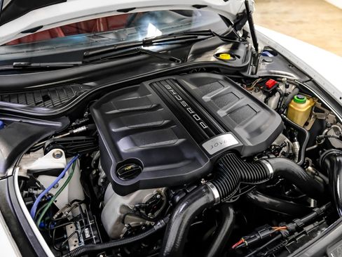 Used 2014 Porsche Panamera S image 30