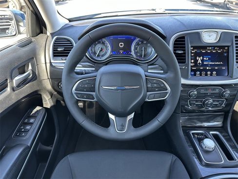 Certified 2022 Chrysler 300 Touring image 14