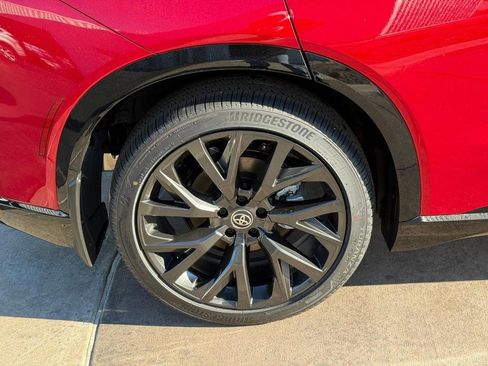 New 2025 Toyota Crown Signia image 7