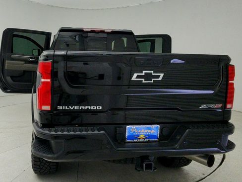 Used 2025 Chevrolet Silverado 2500 ZR2 w/ Technology Package AWD/4WD image 12