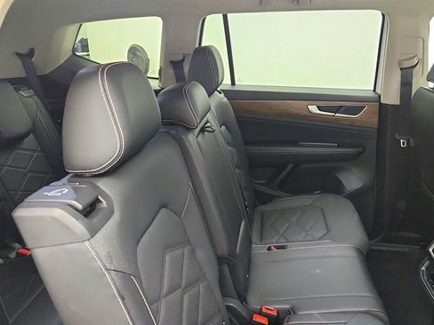 Used 2025 Volkswagen Atlas SE AWD/4WD image 22