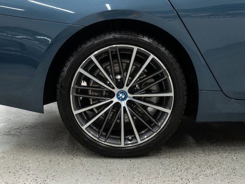 Used 2023 BMW 530e xDrive w/ Premium Package image 40