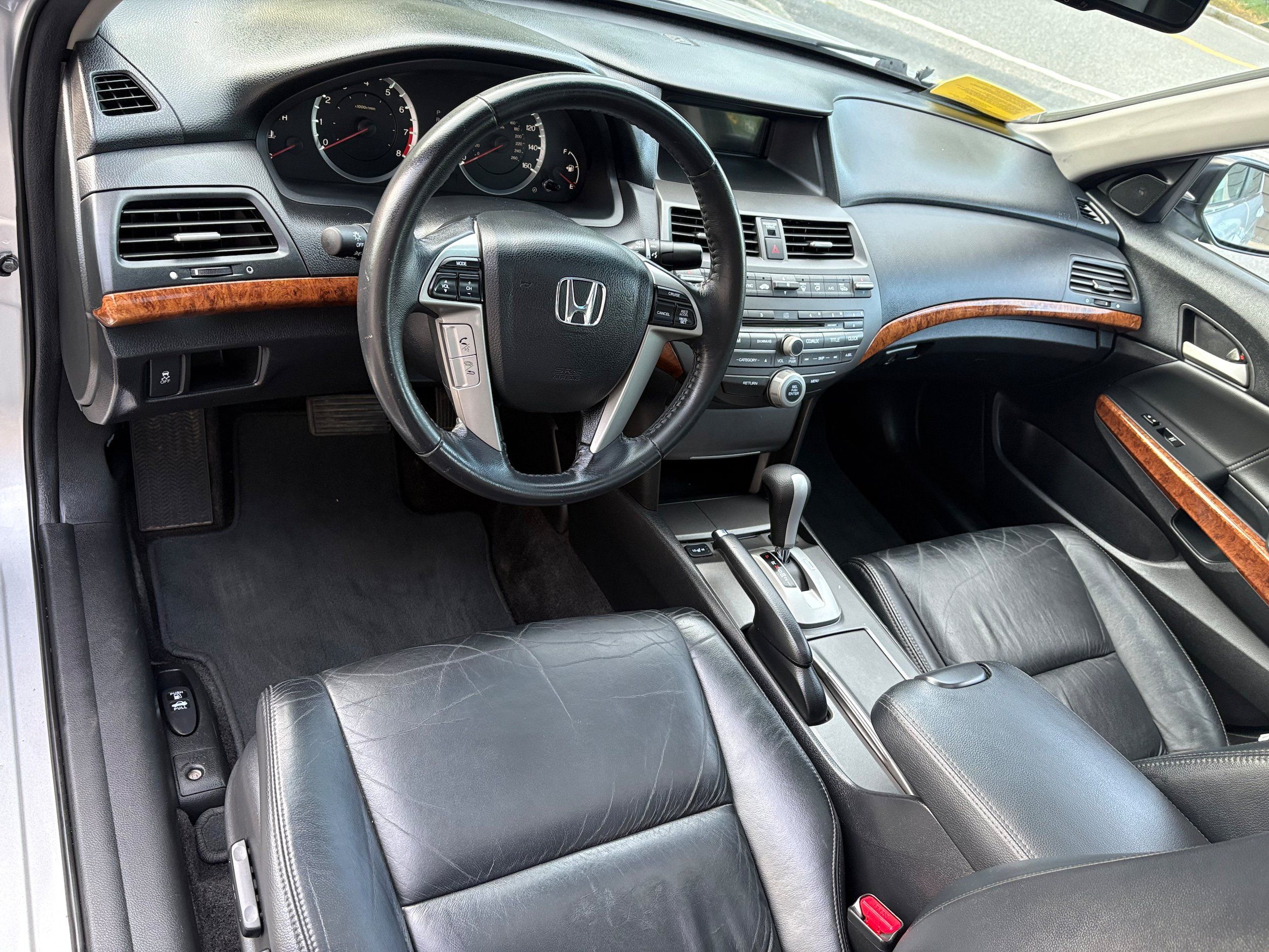 Used 2011 Honda Accord EX-L image 12