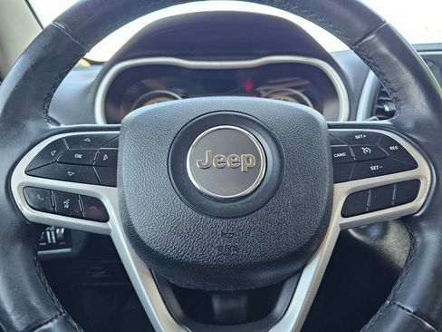 Used 2018 Jeep Cherokee Latitude Plus image 19