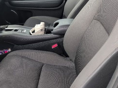 Used 2022 Honda HR-V EX image 2