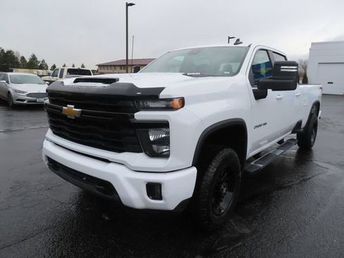 Used 2025 Chevrolet Silverado 2500 LT w/ Convenience Package AWD/4WD image 3