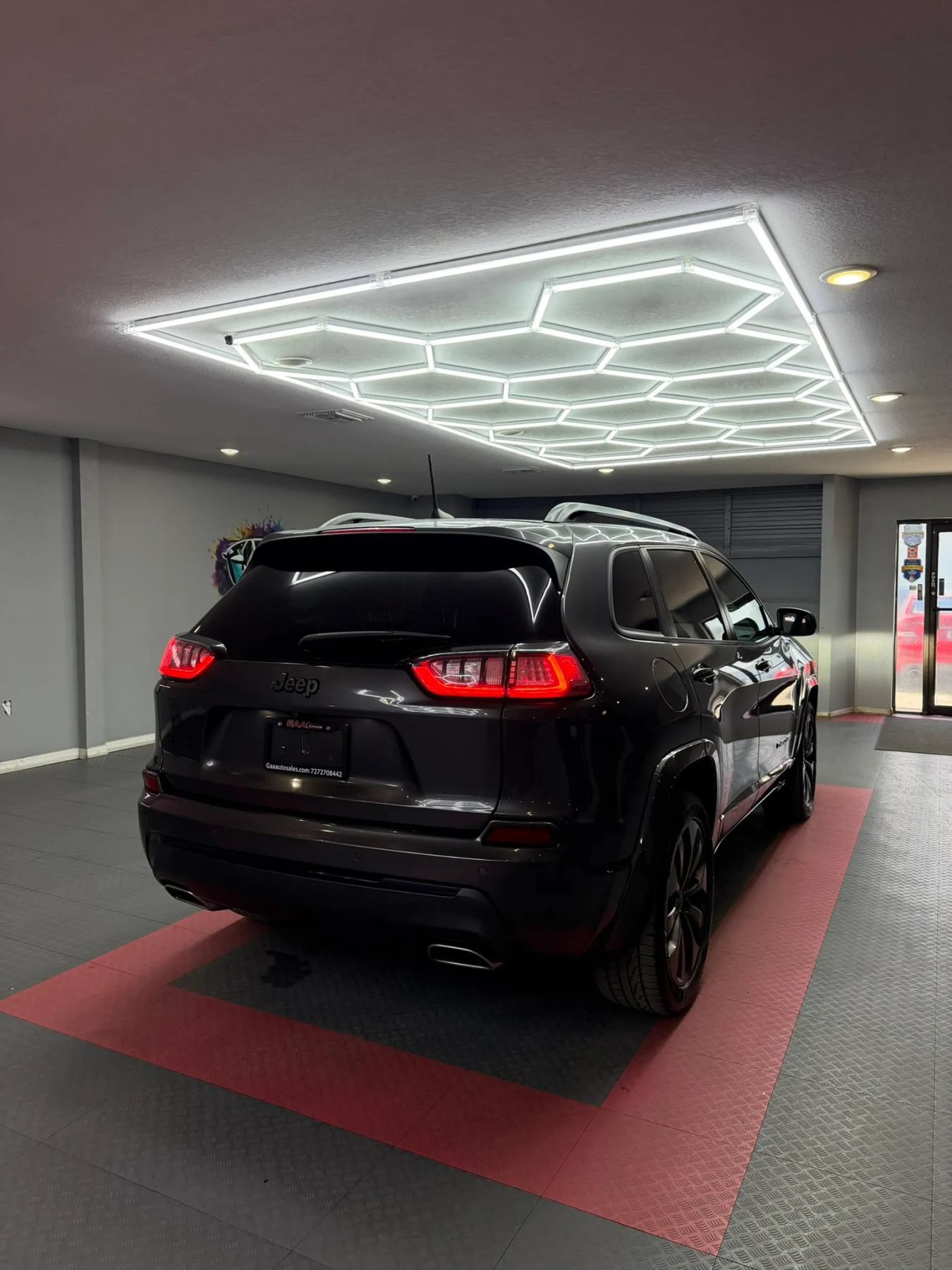 Used 2019 Jeep Cherokee High Altitude AWD/4WD image 6