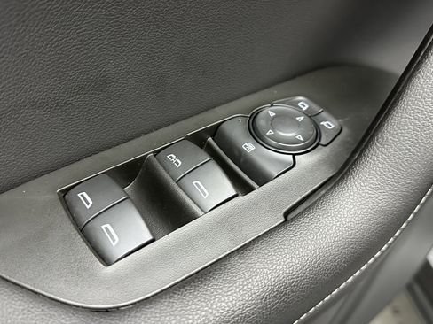 Used 2025 Chevrolet Blazer LT image 11